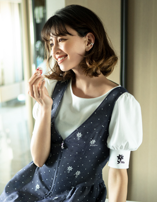 とカッティ carven フラワー 刺繍 トップス カットソー Tシャツ ングが