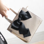 ばあばページ リボン付きミニスクエアバッグ | msgracy