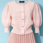 現行 FOXEY DELIGHT ビジューボタン 半袖 ニット 38 ローズ 現行 FOXEY DELIGHT ビジューボタン 半袖 ニット 38 ローズ 2025